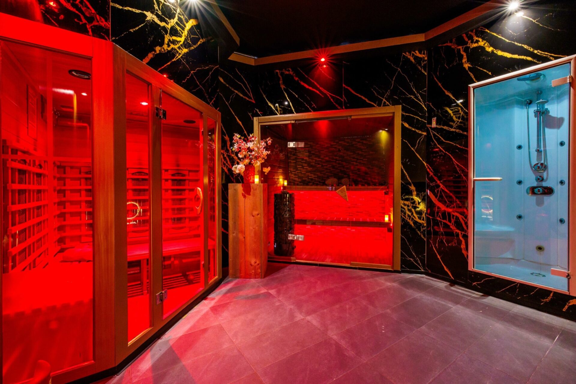 Luxe privésauna van Sauna Privada in Rotterdam met infraroodsauna, finse sauna en stoomdouche